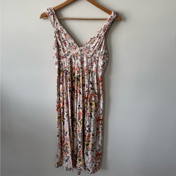 Angie Floral V-Neck Maxi Dress in Cream and Pink - Picture 5 of 8